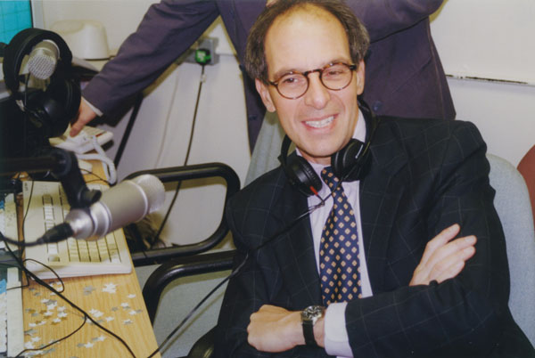 Loyd Grossman opens Pulse FM student radio station, 1999